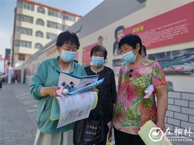 崇文路街道：学院社区联合榆阳区市场监管所开展养老诈骗专项宣传活动