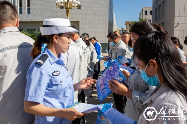 靖边交警进企业开展“守法规 知礼让”安全文明出行宣讲活动