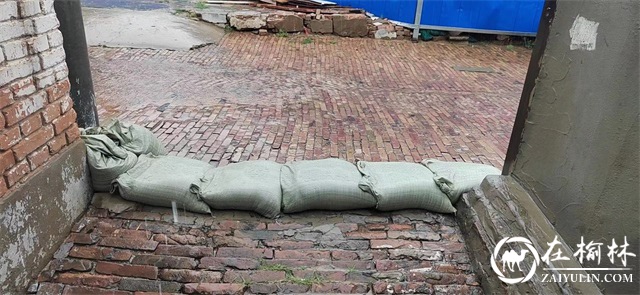 榆阳区崇文路社区开展汛期安全隐患排查