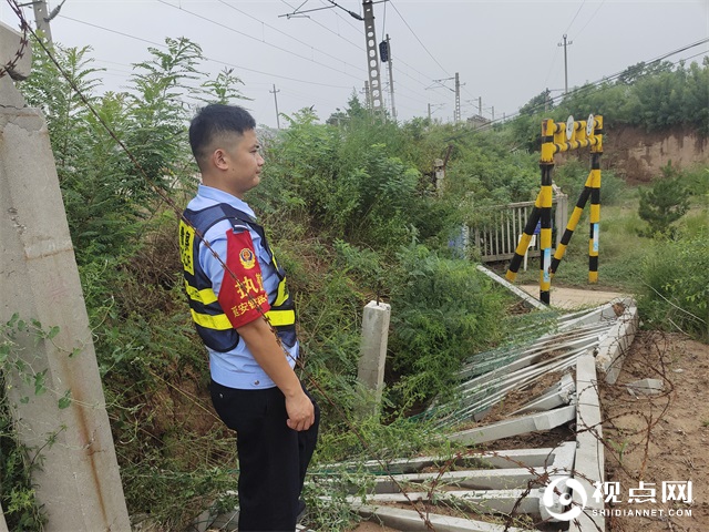 民警在巡查过程中发现线路隐患