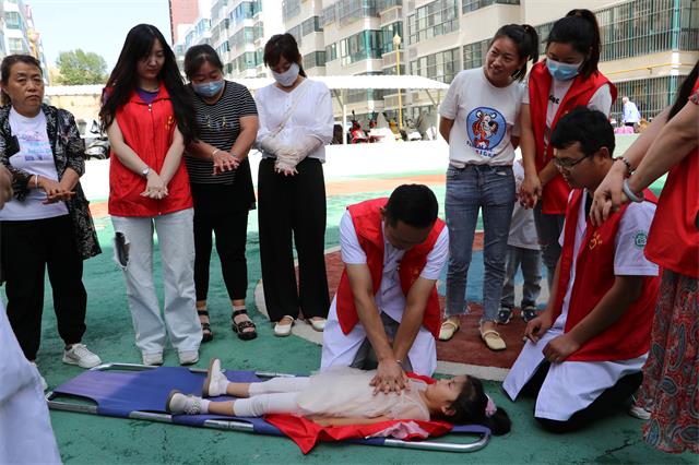 榆阳区金沙路街道福利路社区开展防震减灾科普宣传活动