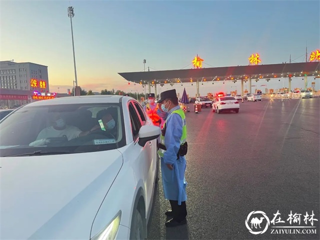 见警察 见警车 见警灯——榆阳公安巡特警大队深入开展夏季治安打击整治“百日行动”