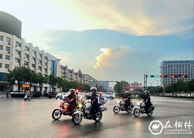 见警察 见警车 见警灯——榆阳公安巡特警大队深入开展夏季治安打击整治“百日行动”