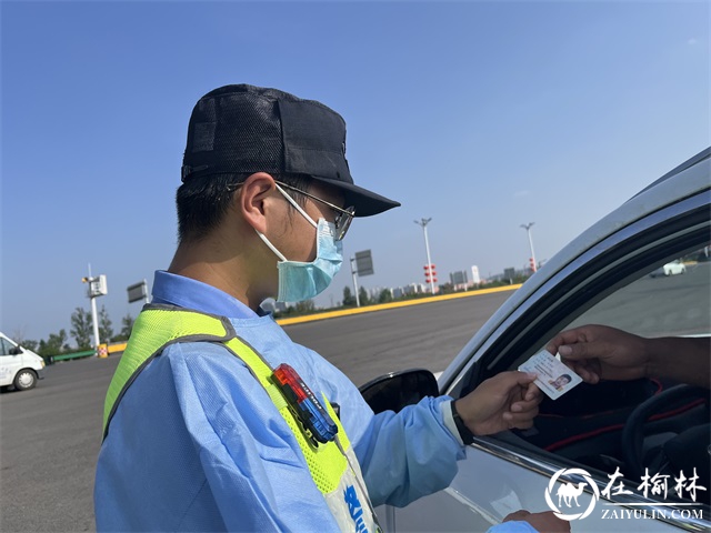 公安榆阳分局巡特警大队无惧“烤”验，烈日下最美“警”色