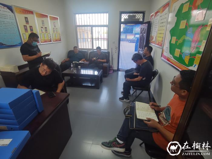 绥德县委副书记王剑飞到四十里铺镇马兴庄村实地调研督导巩固衔接、防汛救灾、疫情防控等工作