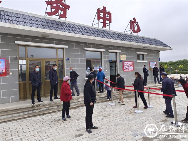 神木市大保当镇新华村村干部在防疫一线践行初心使命