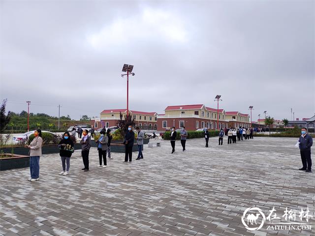 神木市大保当镇新华村村干部在防疫一线践行初心使命