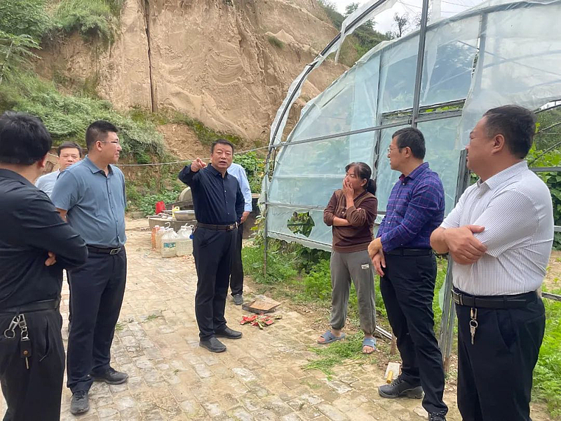 子洲县县长赵贵波调研水毁道路修复工作