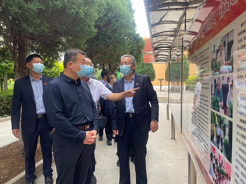 子洲县长赵贵波到子洲中学调研教育工作