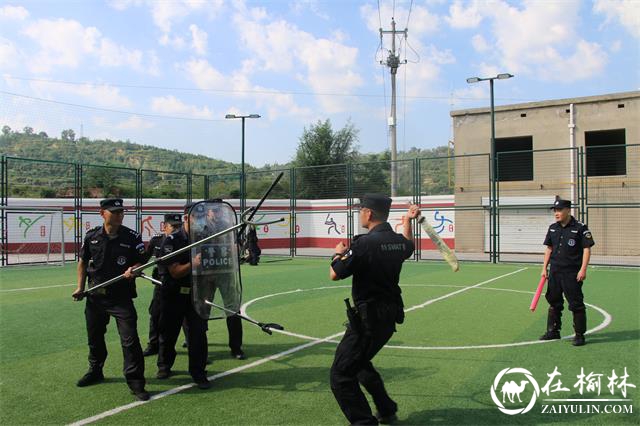 绥德县公安局巡特警大队开展最小作战单元训练