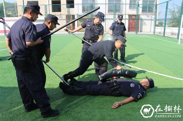 绥德县公安局巡特警大队开展最小作战单元训练