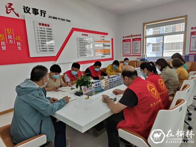 金阳社区携手榆阳区学生后勤服务中心开展中秋节做月饼送温暖活动