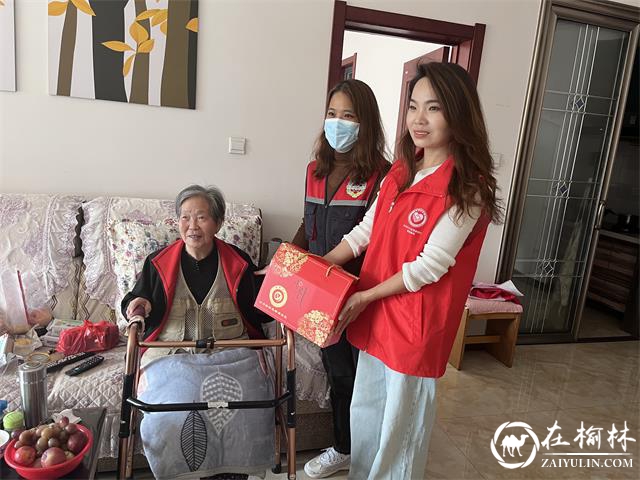 中秋话浓情 月饼送祝福——榆康社区开展“迎中秋 做月饼 送温暖”活动