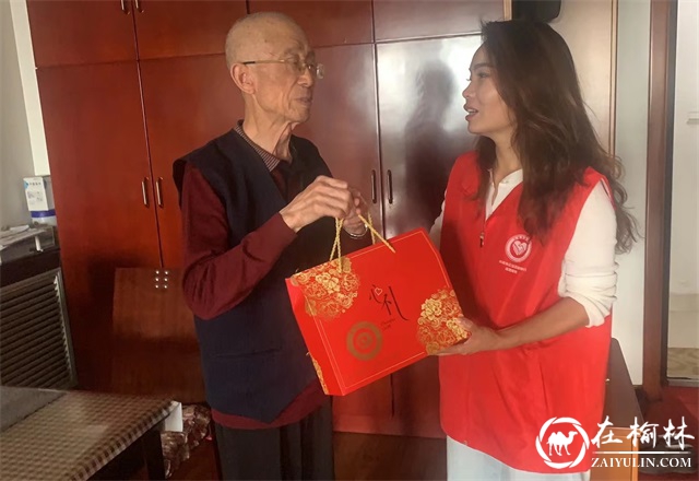 中秋话浓情 月饼送祝福——榆康社区开展“迎中秋 做月饼 送温暖”活动