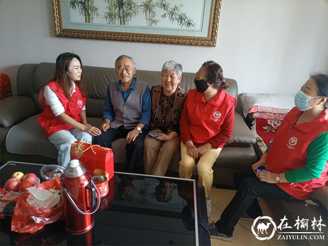 中秋话浓情 月饼送祝福——榆康社区开展“迎中秋 做月饼 送温暖”活动