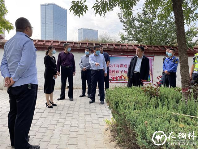 榆林市委常委、市委统战部部长王华胜一行莅临榆阳区阳光城社区督查创文工作