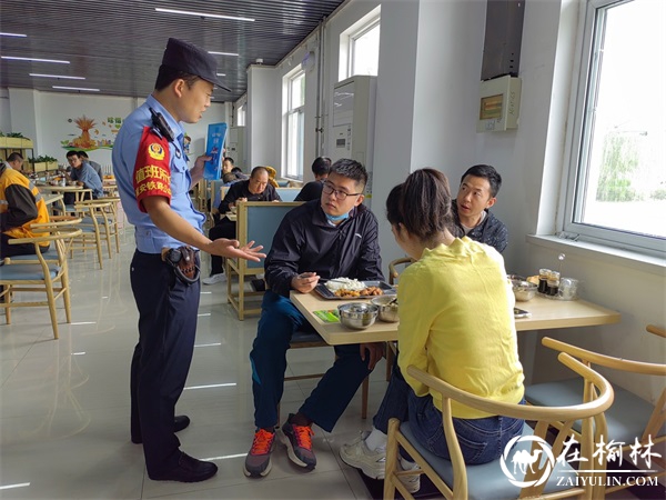 反诈宣传接地气 守护群众钱袋子——绥德站派出所开展反电信诈骗宣传活动