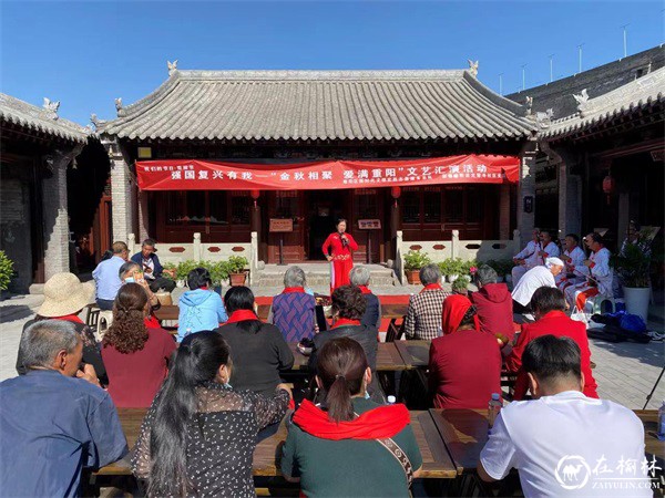 榆阳区新明楼街道定慧寺社区开展“金秋相聚 爱满重阳”文艺汇演