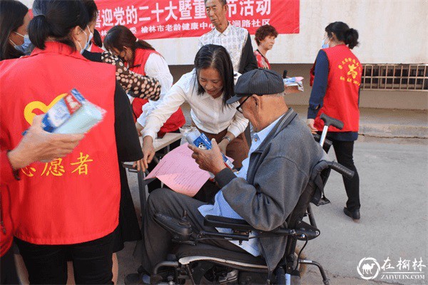 榆阳区崇文办芹涧路社区开展“喜迎二十大 情暖重阳节”老年人防诈骗宣传活动