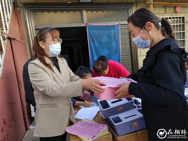 榆阳区崇文路街道春苑社区：疫情防控不放松 创文工作进行时