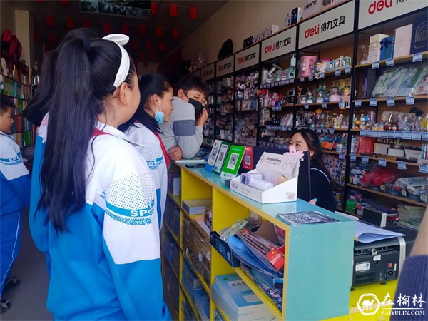 金沙路街道福利路社区：整治小区乱停乱放 助力文明城市创建