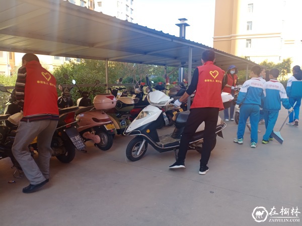 金沙路街道福利路社区：整治小区乱停乱放 助力文明城市创建