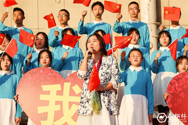 神木职教中心举行迎国庆“向国旗敬礼”主题升旗仪式