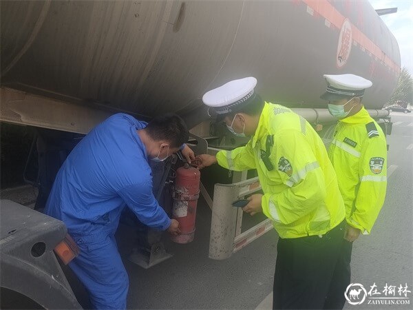 靖边县：国庆“警”相随 忠诚护平安