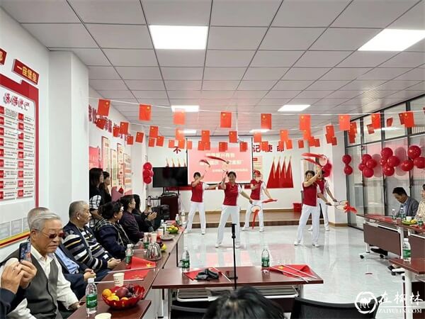 长城路街道滨河路社区举办”庆国庆 迎重阳“爱老敬老主题活动