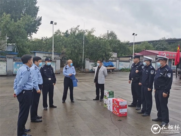 吴亮 谢斌督导慰问国庆期间坚守一线民辅警