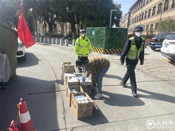 榆阳区新明楼街道定慧寺社区：热心居民捐赠物资 小小心意温暖心田