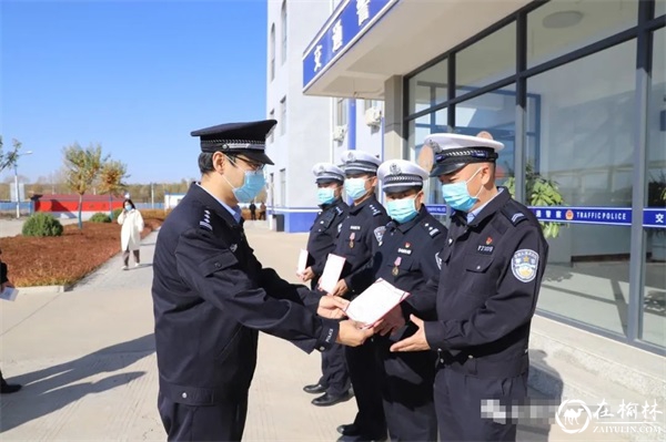 送奖上门鼓斗志 凝聚警心再前行！榆林市公安局贾勇一行来高新大队送奖