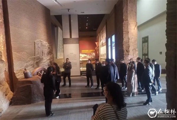 榆林市人大一行到靖边博物馆参观调研