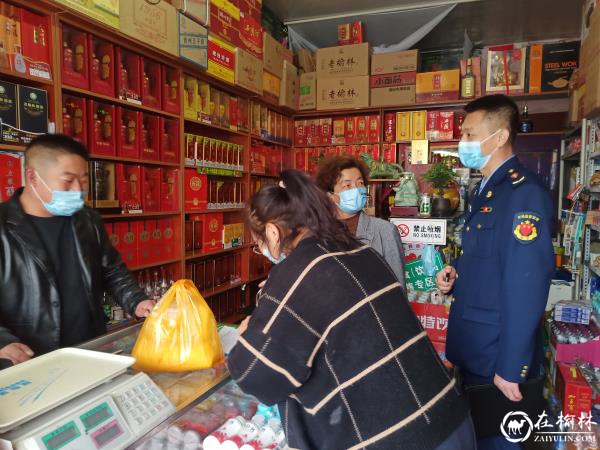 榆阳区崇文路街道春苑社区开展“顶呱呱”市场护卫队环境卫生评比活动