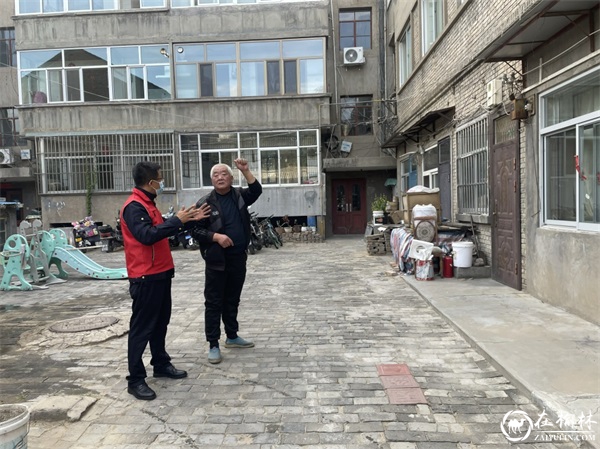 榆林市城管局第一支队深入创文包抓小区开展卫生大扫除志愿服务活动