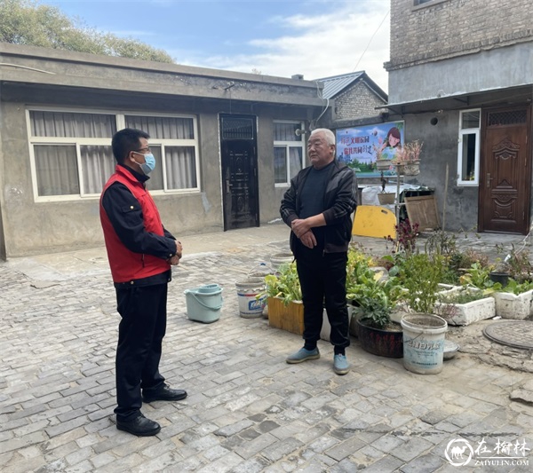 榆林市城管局第一支队深入创文包抓小区开展卫生大扫除志愿服务活动