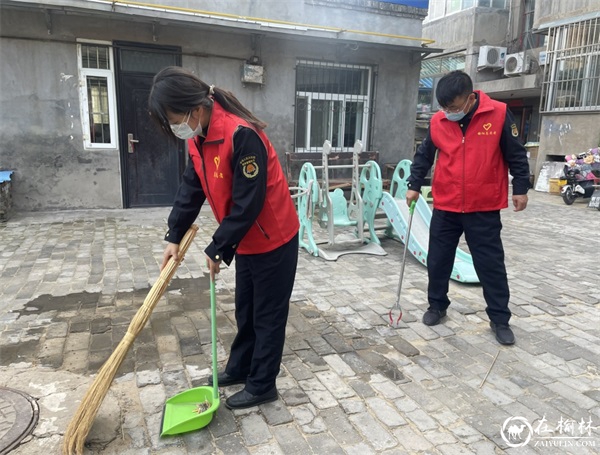 榆林市城管局第一支队深入创文包抓小区开展卫生大扫除志愿服务活动