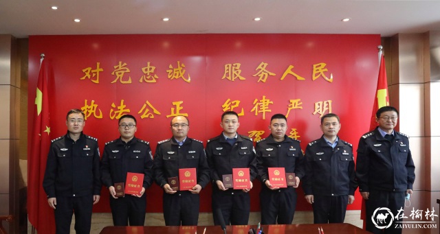 榆林市局机关党委专职副书记霍耀强一行到靖边开展一线送奖活动