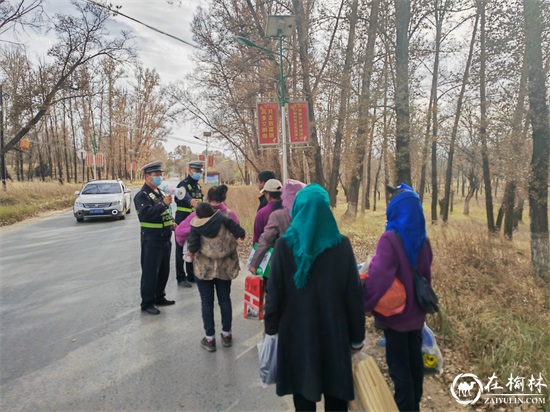 靖边交警交通安全宣传走进乡村“田间地头”