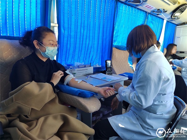 榆阳区金沙路街道办福利路社区开展无偿献血活动