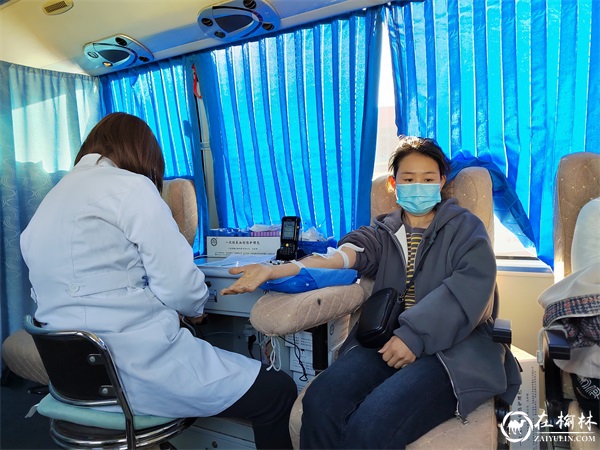 榆阳区金沙路街道办福利路社区开展无偿献血活动