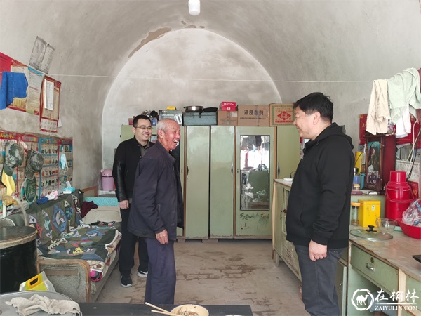 谢斌到张家砭镇入户走访脱贫户