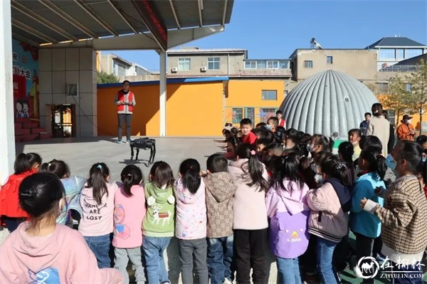 榆林市科技馆“科普大篷车”走进市榆林市逸夫小学