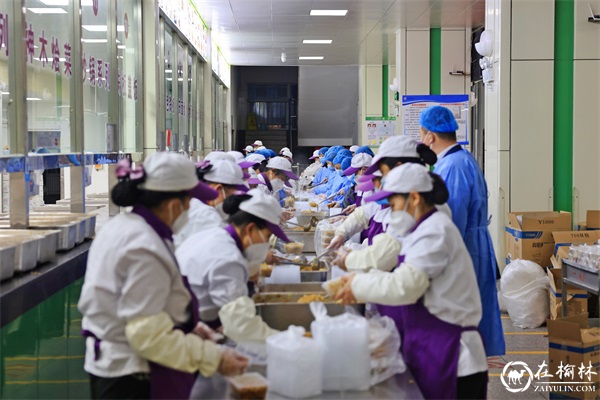 神木职教中心餐饮服务队：暖心贴心 服务学生