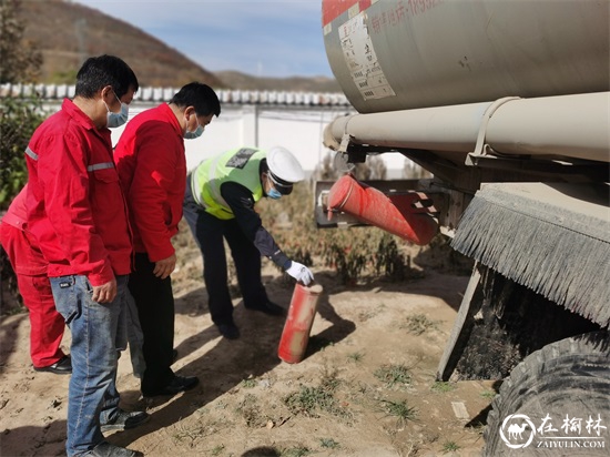 靖边交警进企业开展春运交通安全宣传活动