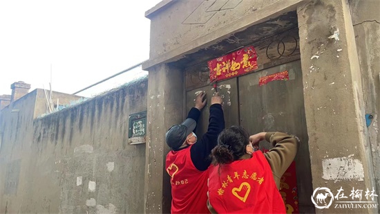 榆阳区崇文办芹涧路社区组织开展环境整治活动