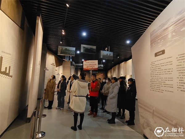 榆阳区崇文路街道春苑社区党支部组织参观余子俊红色纪念馆