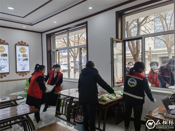 榆阳区鼓楼街道普惠泉社区文明有序开展碘盐发放工作