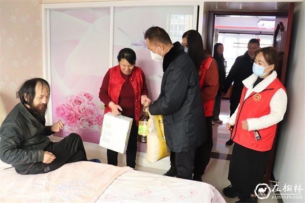 榆阳区沙河路街道雨润路社区开展“扶贫帮困 志愿先行”学雷锋志愿服务活动