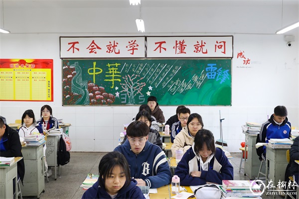 <font color='red'>神木职教中心</font>开展“弘扬雷锋精神 共建和谐校园”主题教育系列活动